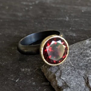 Almandine Garne KK gemstone